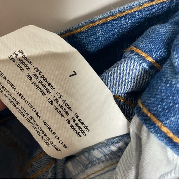 Jean Shorts- Mid rise, Distressed, Whiskering, Bermuda, Great Condition - Picture 6 of 7